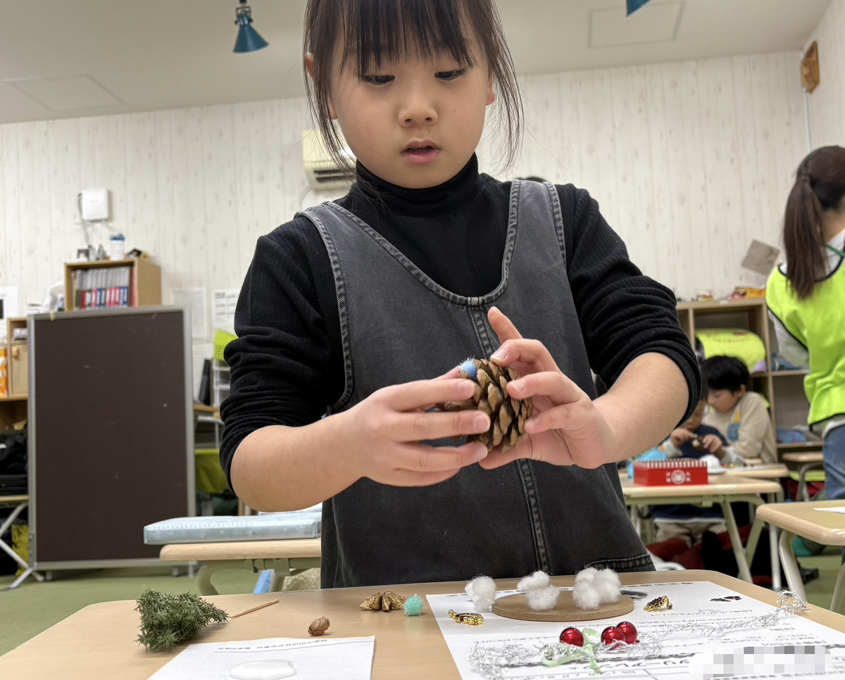 アート遊び【クリスマスツリーアレンジ】 画像